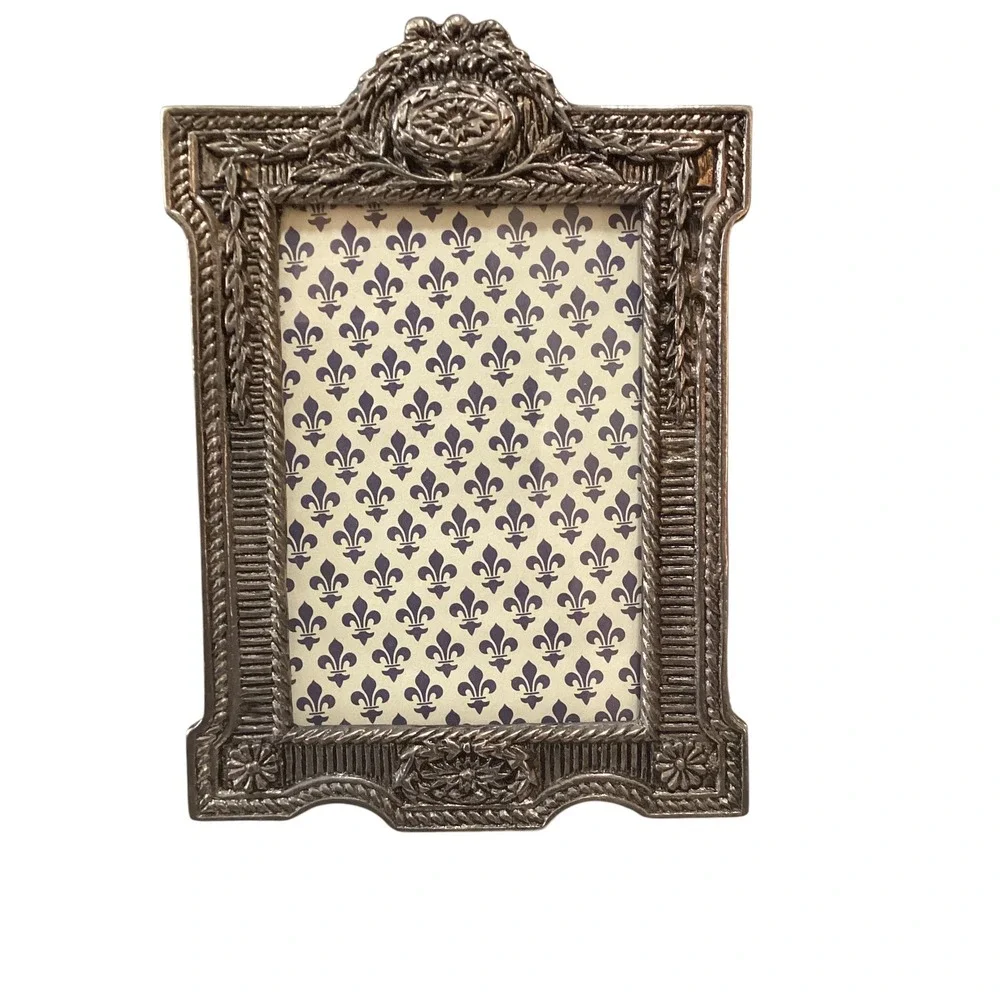 Vintage Style Ornate Silver Tone Metal Picture Frame Laurel Wreath 5x7 Inch